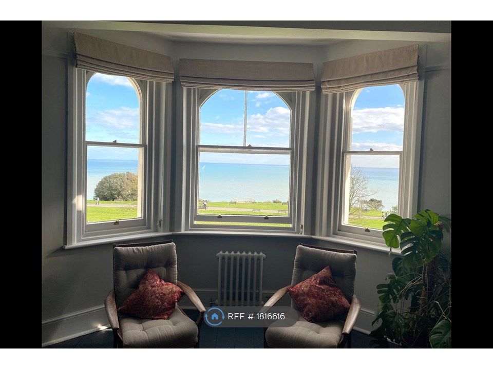 2 bed flat to rent in Clifton Crescent, Folkestone CT20, £1,500 pcm