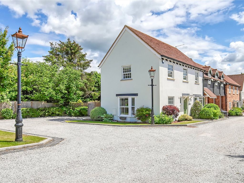 3 bed end terrace house for sale in Crown Mews, Ingatestone, Essex CM4