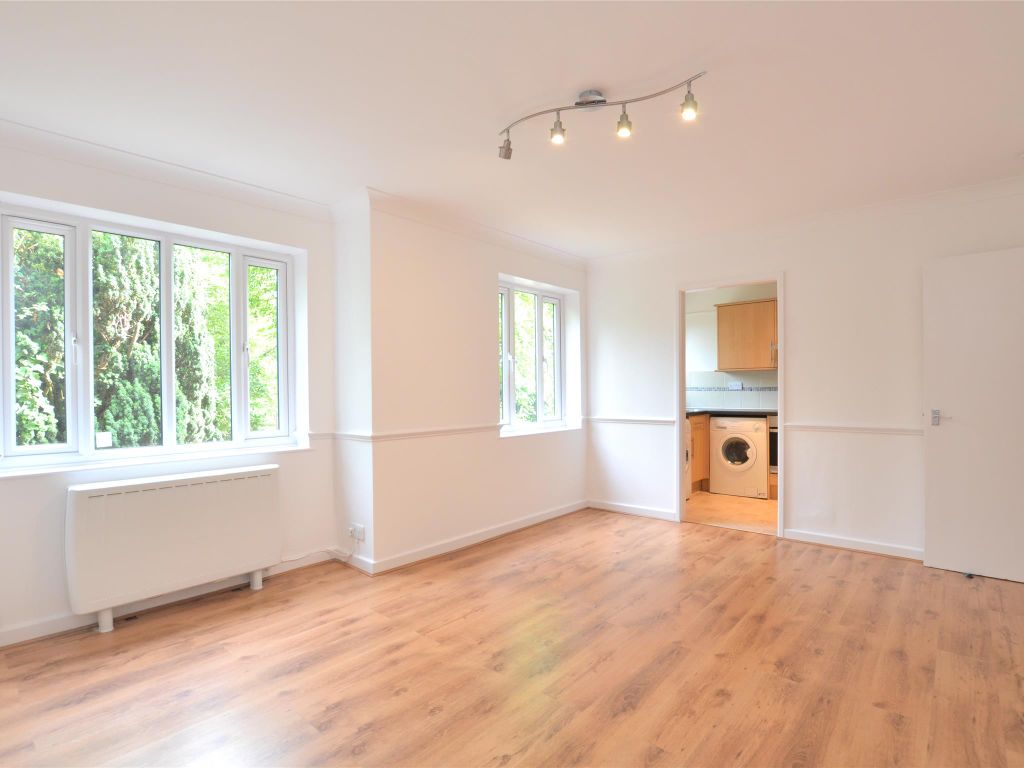 2 bed flat to rent in Eversholt Court, 44 Lyonsdown Road, Hertfordshire EN5 Zoopla