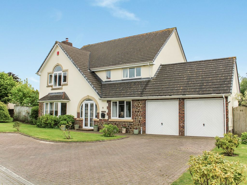 5 bed detached house for sale in Highfield Close, High Bickington