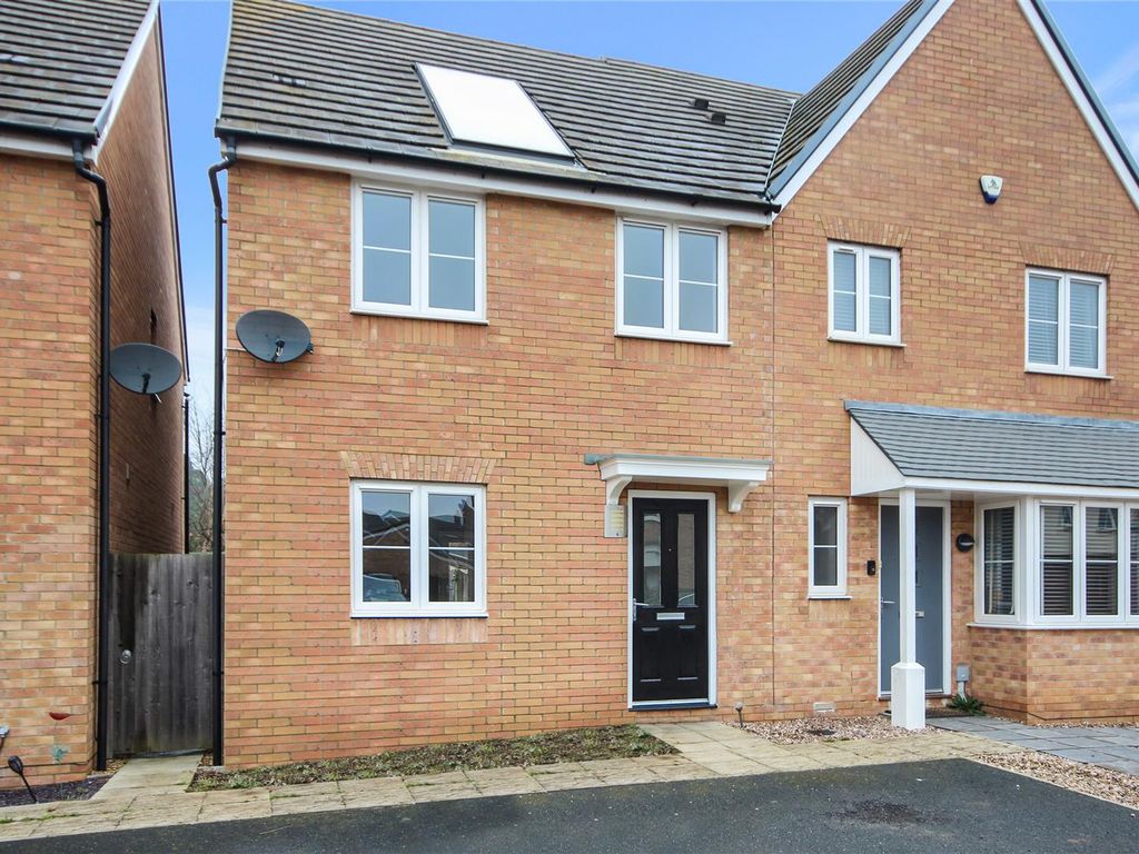 3 bed semidetached house to rent in Alnwick Close, Rushden NN10, £995