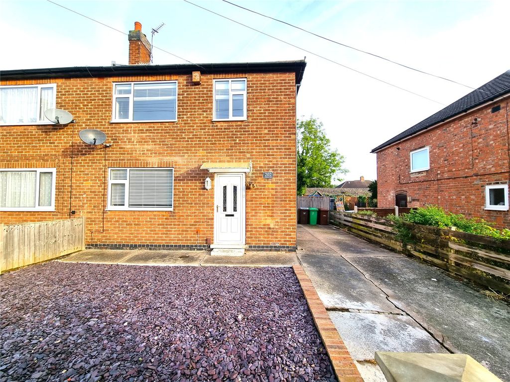3 bed semidetached house to rent in Charlbury Road, Nottingham
