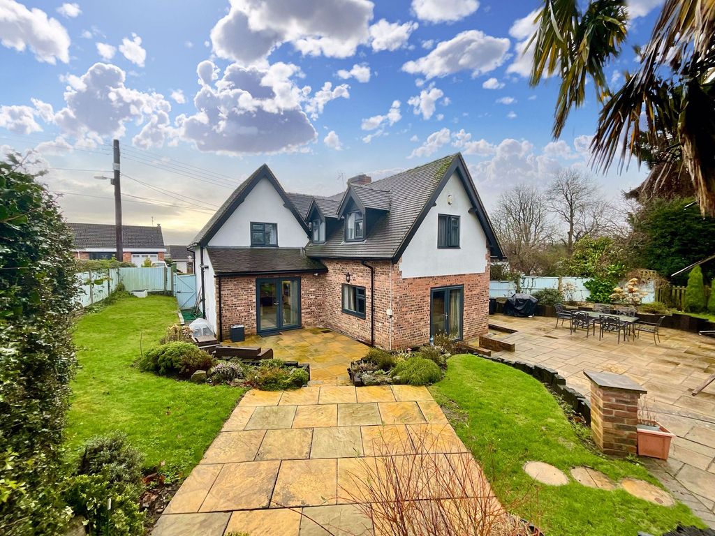 4 bed semidetached house for sale in Foxglove Lane, Clayton, NewcastleUnderLyme ST5, £435,000