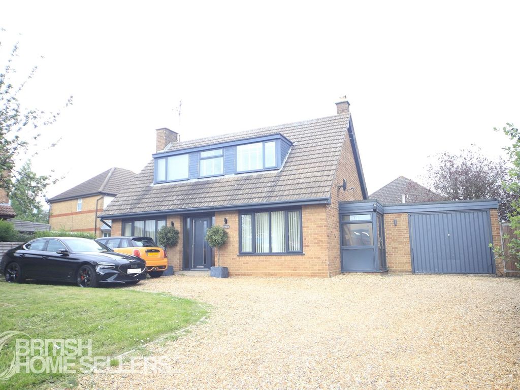 3 bed detached house for sale in Lincoln Road, Peterborough
