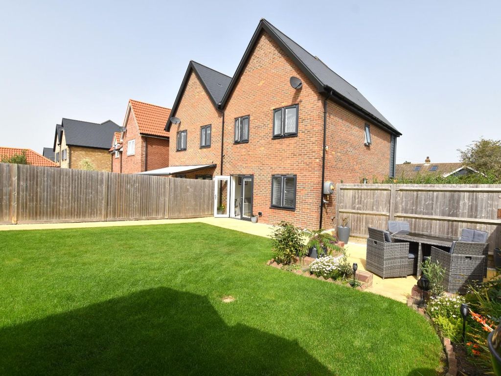 3 bed semidetached house for sale in Rolfe Lane, New Romney TN28, £