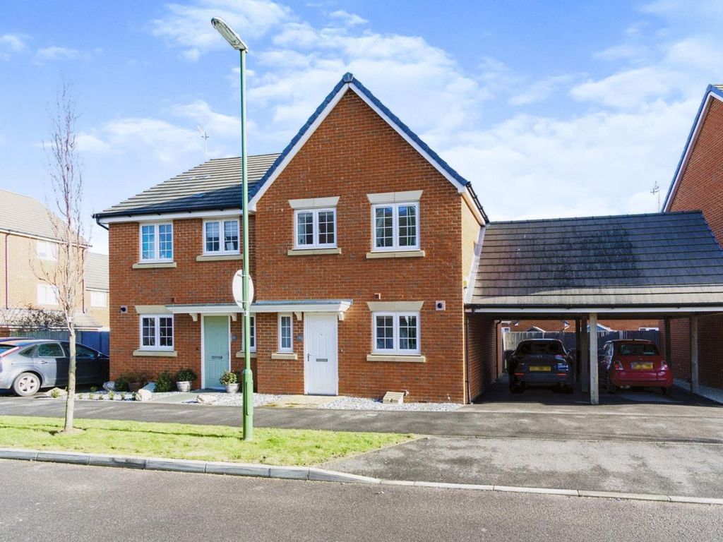 3 bed semidetached house for sale in Blackbourne Chase, Littlehampton