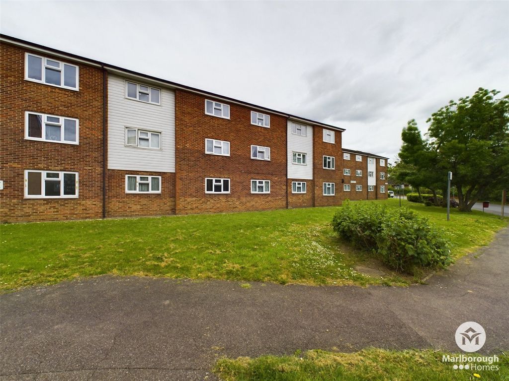2 bed flat to rent in Redden Court Road, Romford, Essex RM3 Zoopla