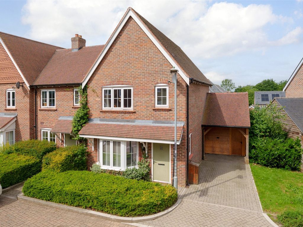 3 bed end terrace house for sale in Morshead Drive, Binfield, Bracknell