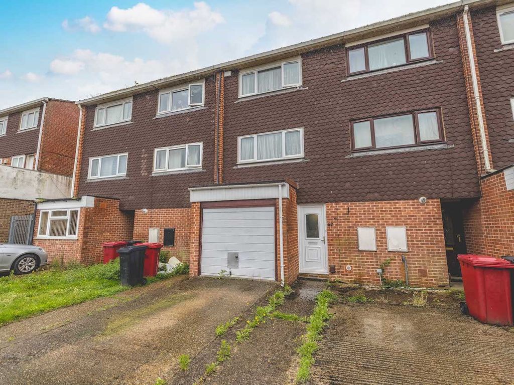 3 bed town house for sale in Cheviot Road, Langley SL3, £425,000 Zoopla