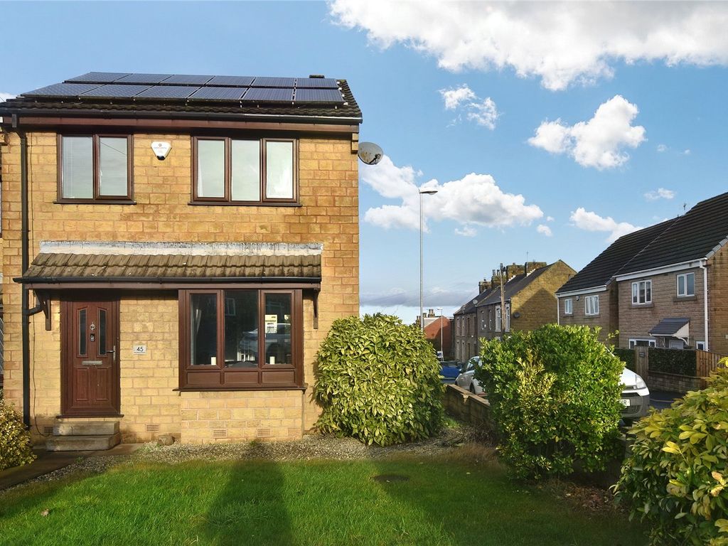 3 bed town house for sale in Bradford Road, Tingley, Wakefield, West