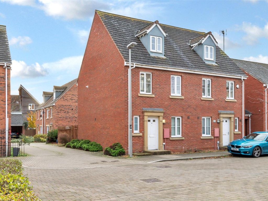 3 bed town house for sale in Ripley Road, Broughton, Milton Keynes MK10