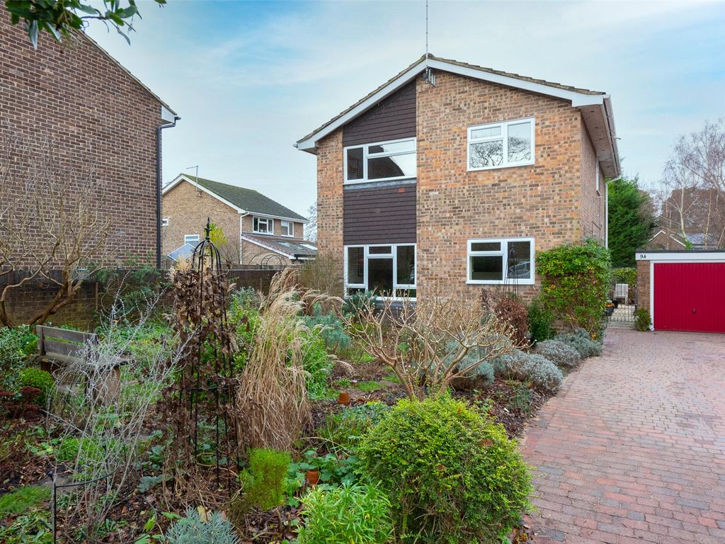 4 bed detached house for sale in Tavistock Road, Fleet, Hampshire GU51