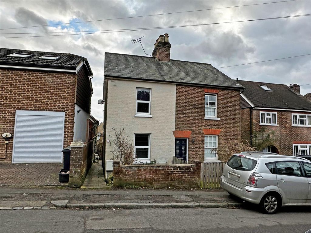 3 bed semidetached house for sale in Hardwick Road, Redhill RH1 Zoopla