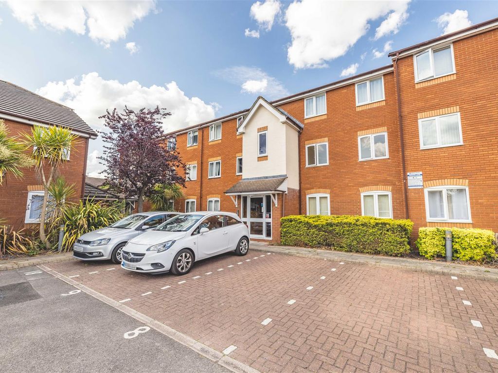 2 bed flat for sale in Firs Avenue, Windsor SL4 Zoopla