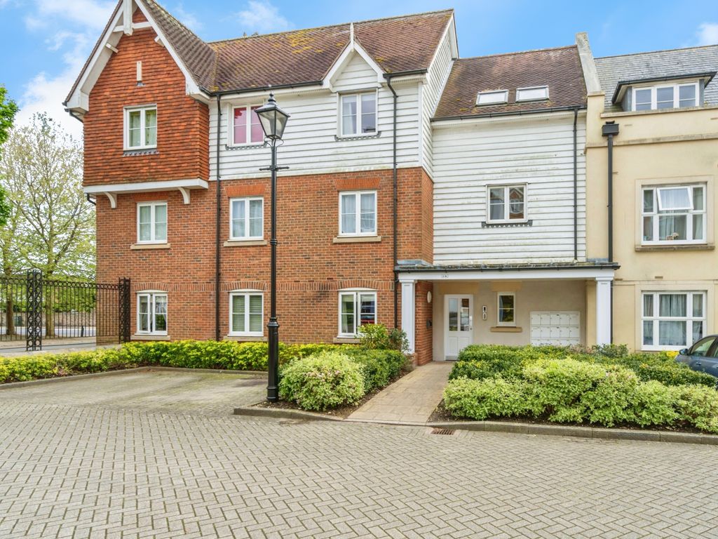 2 bed flat for sale in St. Agnes Place, Chichester, West Sussex PO19, £