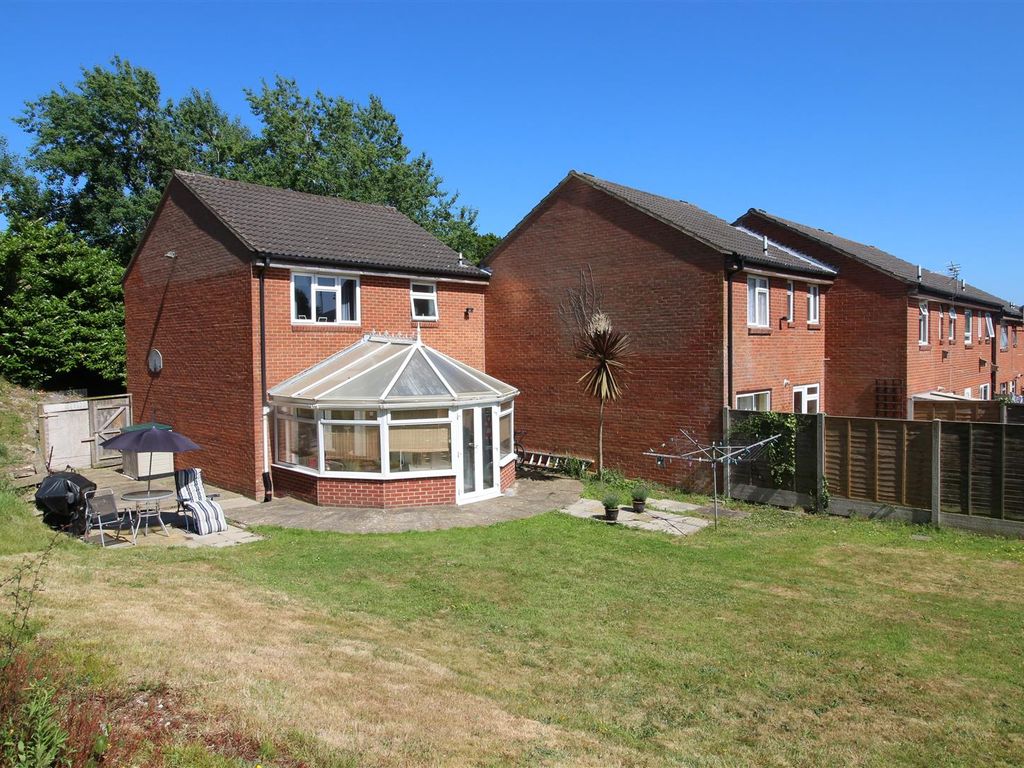 3 bed linkdetached house for sale in Denmead, Ashley, New Milton