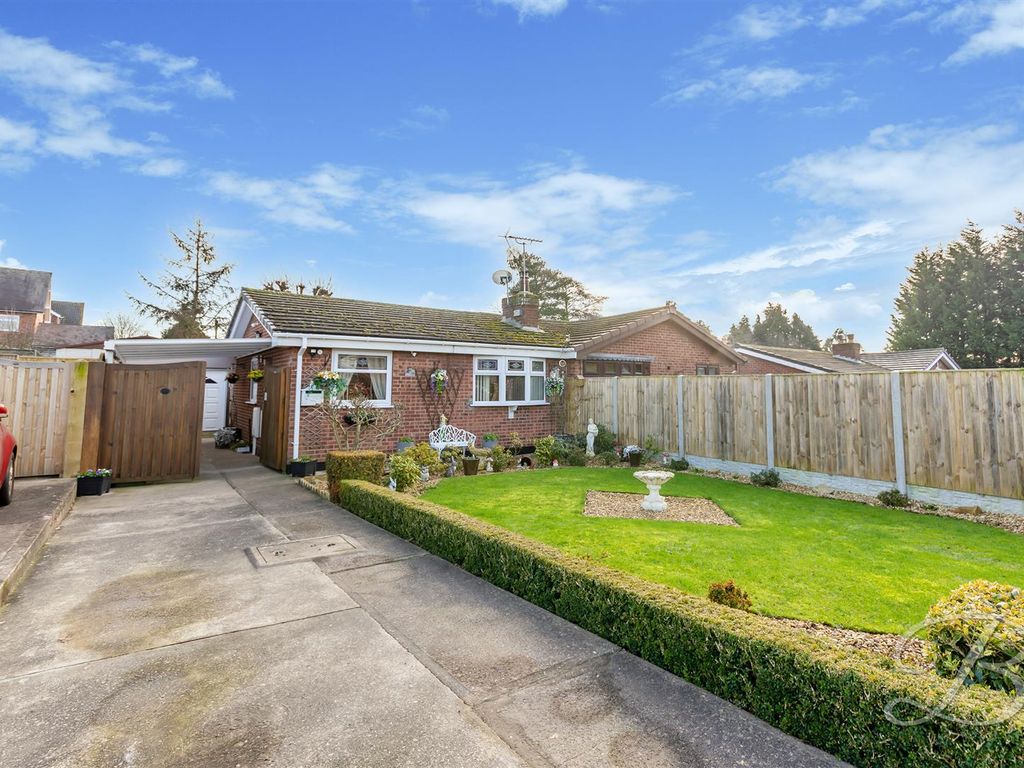 2 bed semidetached bungalow for sale in Oak Tree Road, Hilcote