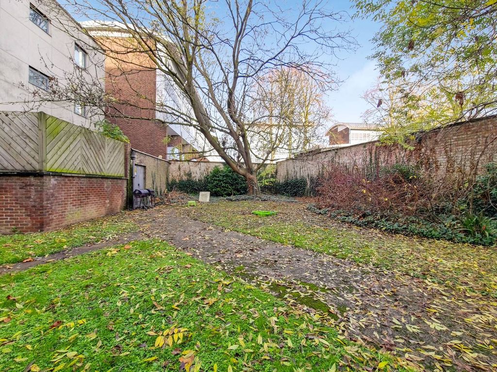 2 bed flat to rent in Heybridge Avenue, Streatham Common, London SW16 Zoopla