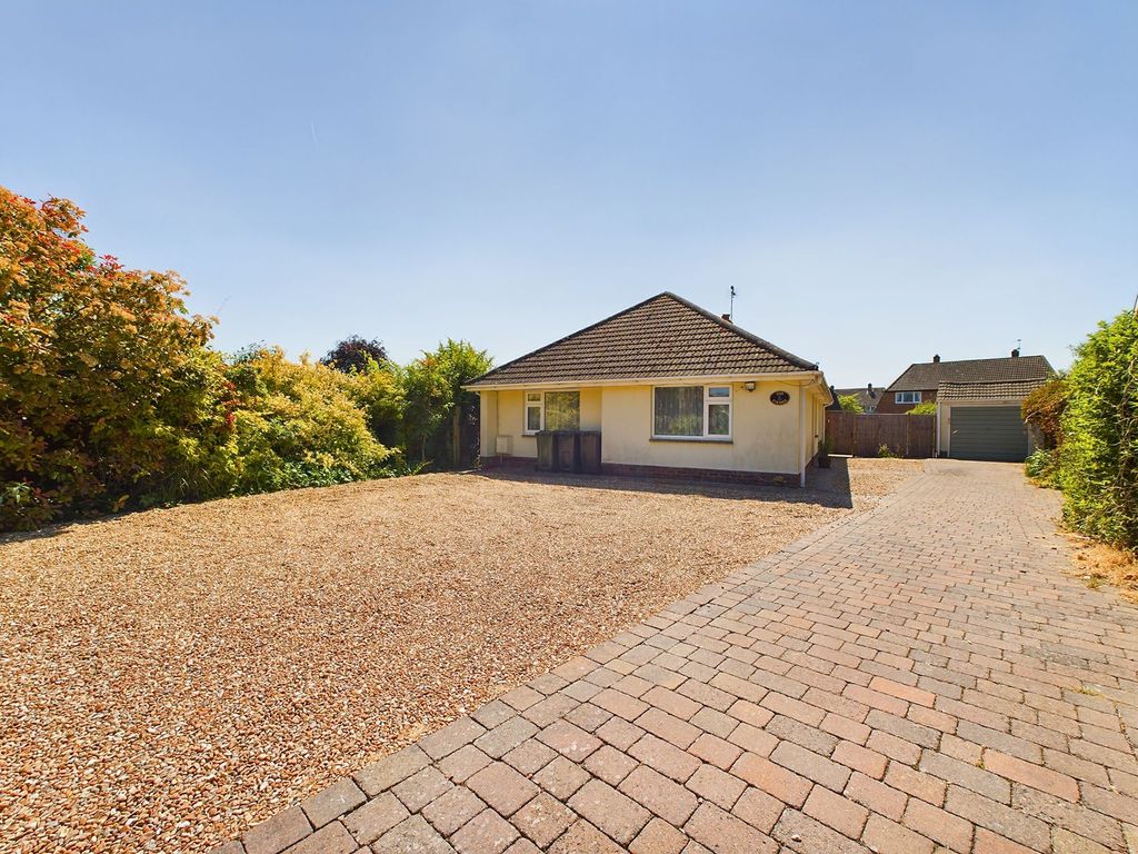 3 bed bungalow to rent in Hart Plain Avenue, Cowplain, Waterlooville