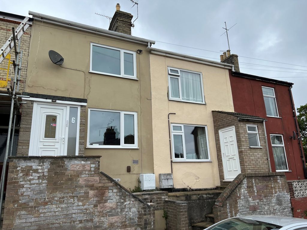 3 bed terraced house to rent in Kent Road, Lowestoft NR32 Zoopla