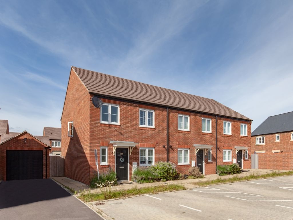 3 bed end terrace house for sale in Broad Way, Upper Heyford, Bicester