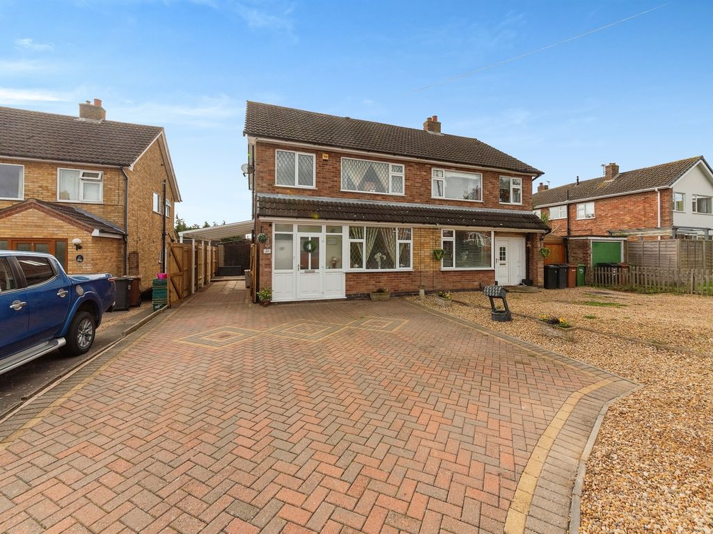 4 bed semidetached house for sale in Melbray Drive, Melton Mowbray
