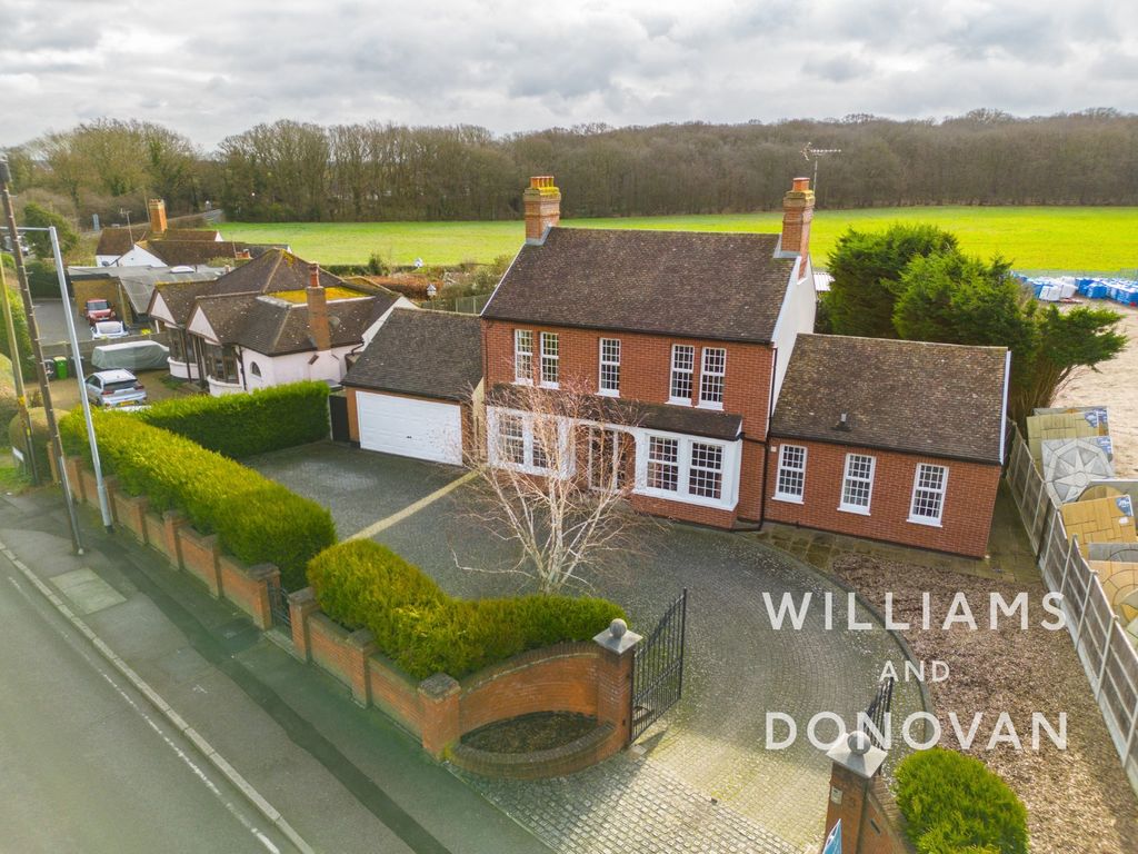 5 bed detached house for sale in Main Road, Hawkwell, Hockley SS5, £