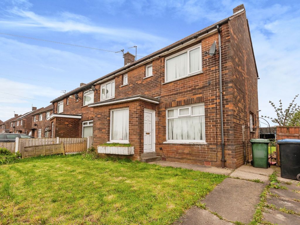 4 bed semidetached house for sale in Broadstone Way, Tong, Bradford BD4, £125,000 Zoopla