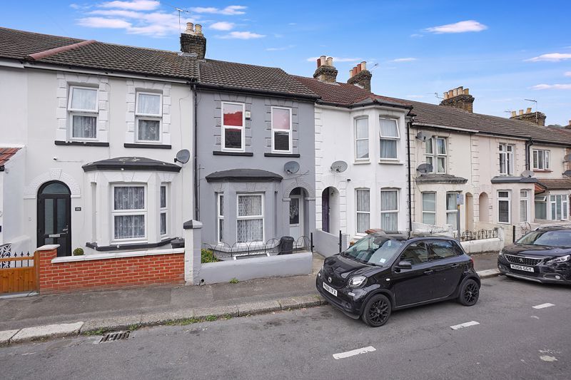 3 bed terraced house for sale in Belmont Road, Gillingham ME7, £230,000