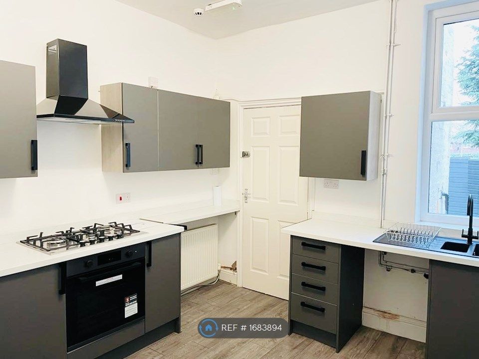 3 bed flat to rent in Hale Road, Altrincham WA14 Zoopla