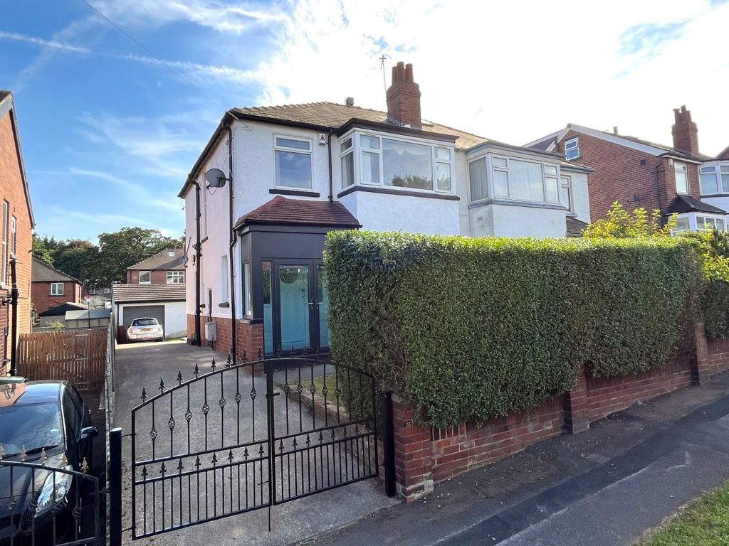 3 bed semidetached house to rent in St. Martins Avenue, Leeds LS7, £