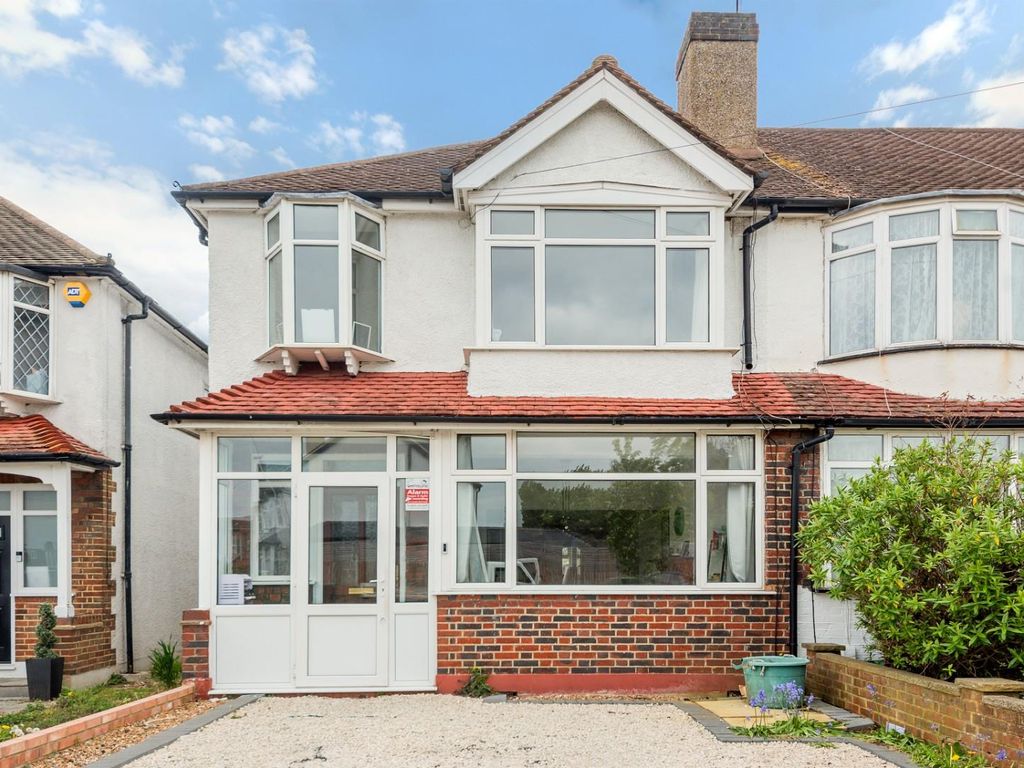 3 bed end terrace house for sale in Ardrossan Gardens, Worcester Park