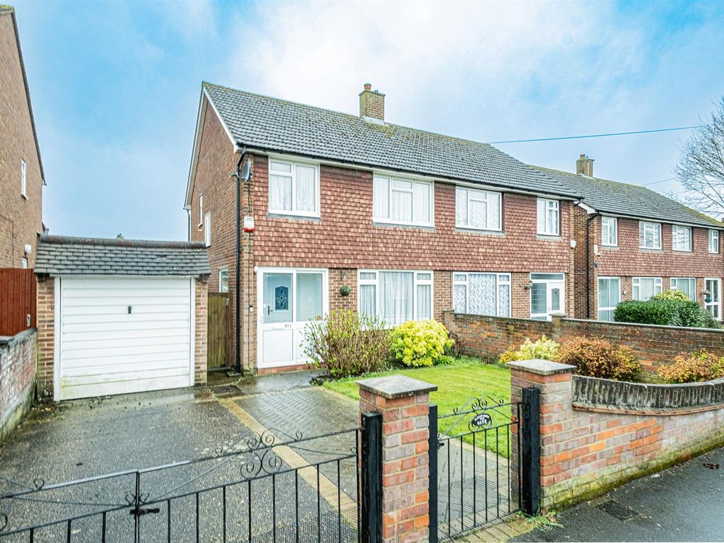 3 bed semidetached house for sale in Lansbury Drive, Hayes UB4 Zoopla