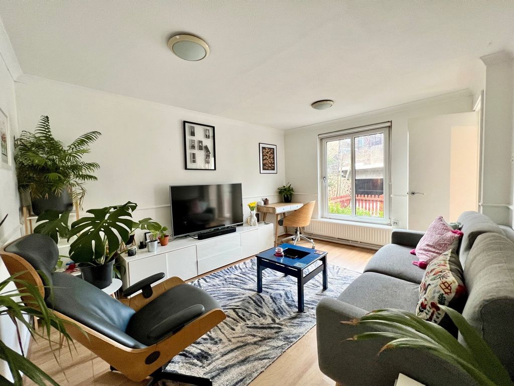 2 bed terraced house for sale in Seaforth Crescent, London N5, £750,000