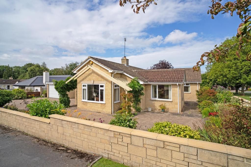 4 bed detached bungalow for sale in Charlton Close, Charlton Kings