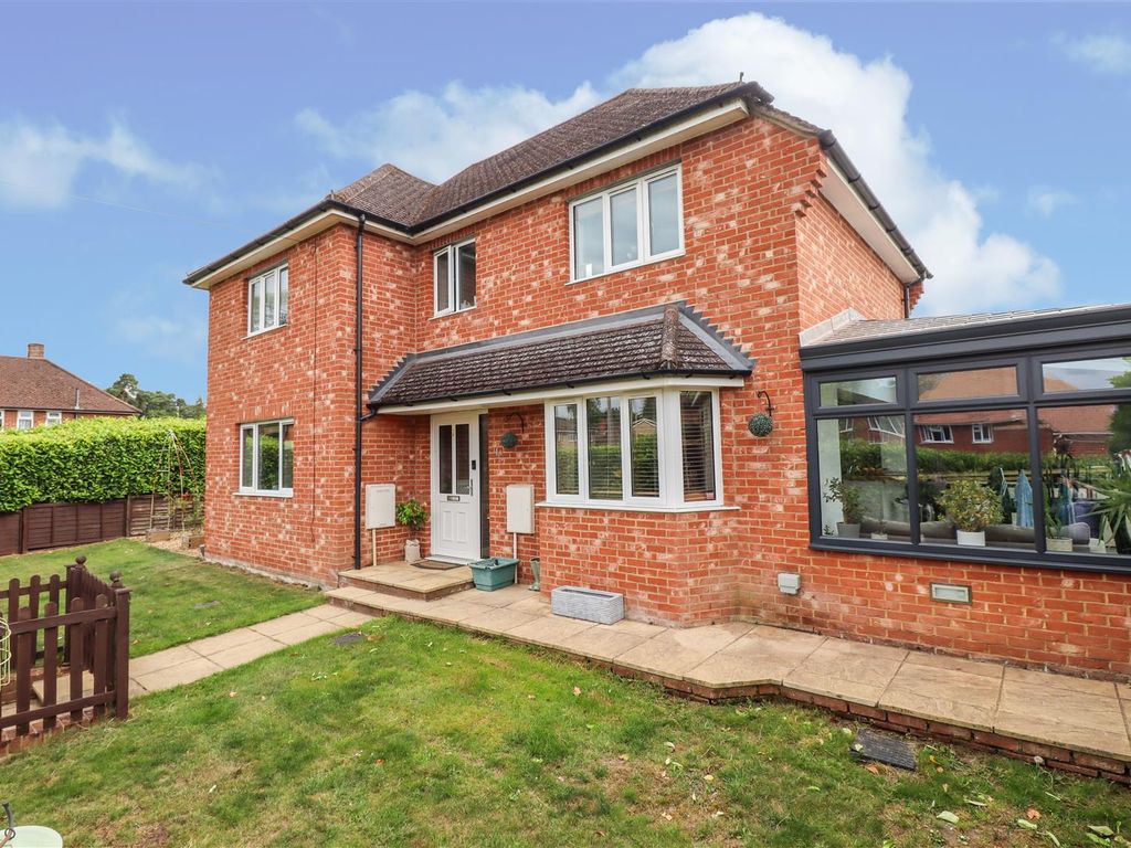 3 bed detached house for sale in Elizabeth Drive, Church Crookham