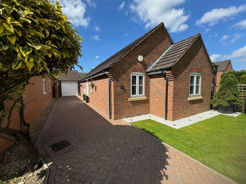 3 bed bungalow for sale in Truemans Heath Lane, Hollywood, Birmingham