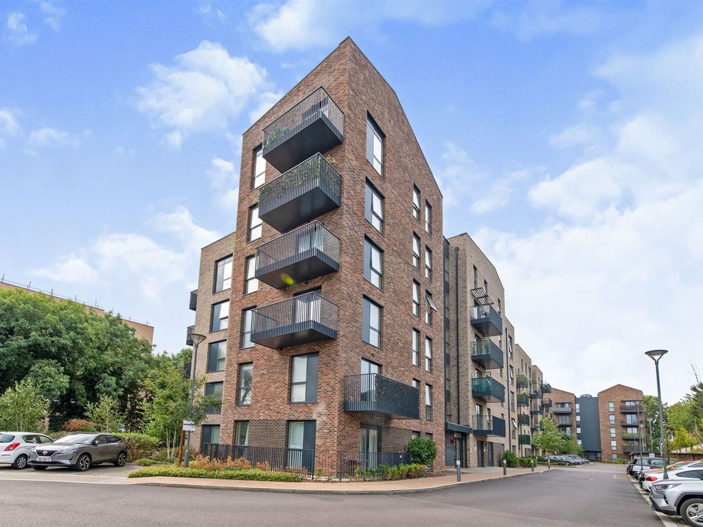 Riverwell Close, Watford WD18  