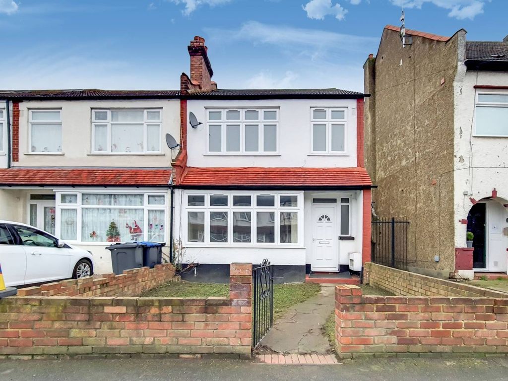 3 bed semidetached house for sale in Silverleigh Road, Mitcham