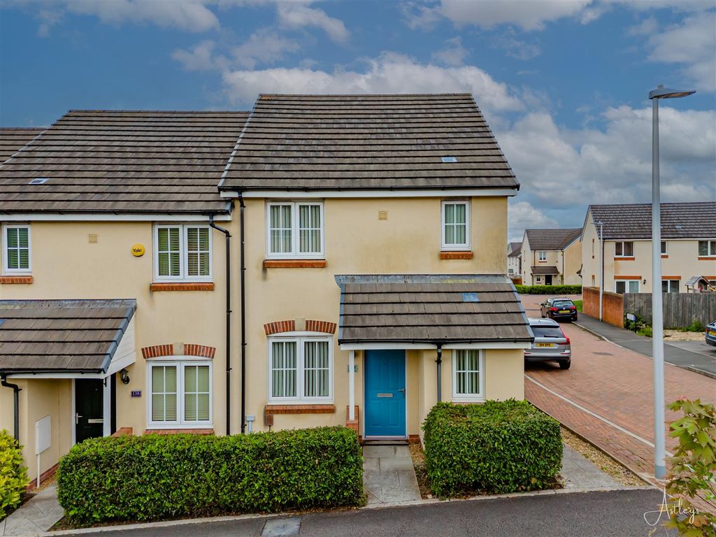 3 bed end terrace house for sale in Emily Fields, Birchgrove, Swansea