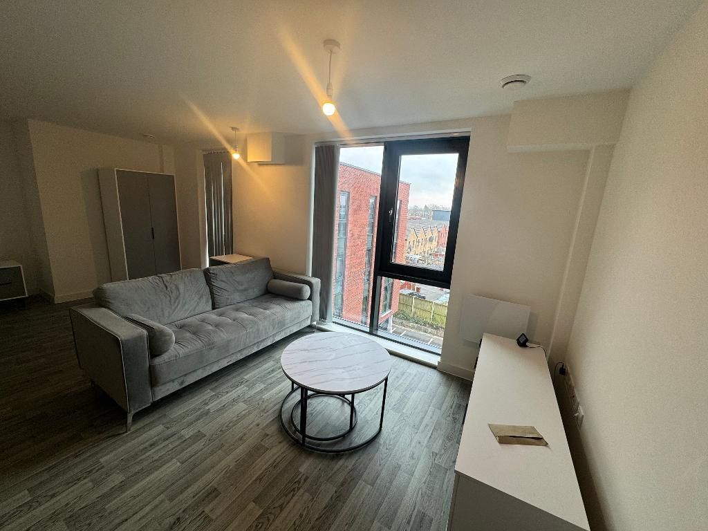 Studio to rent in Stockport Road, Ardwick, Manchester M13, £950 pcm Zoopla