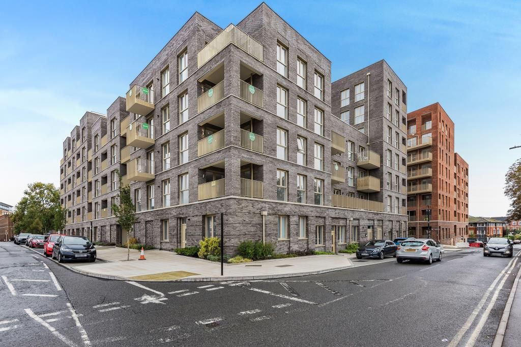 3 bed flat to rent in St. Ives Road, Maidenhead SL6, £2,500 pcm Zoopla