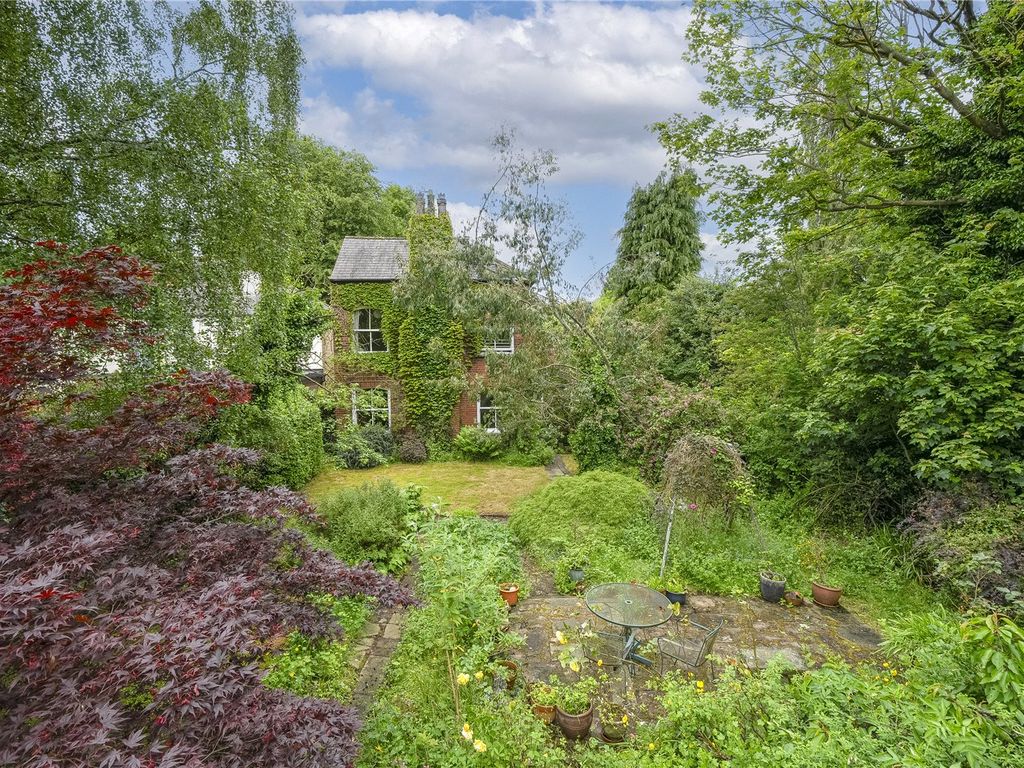 4 bed detached house for sale in Oakwood Gardens, Oakwood, Leeds LS8, £