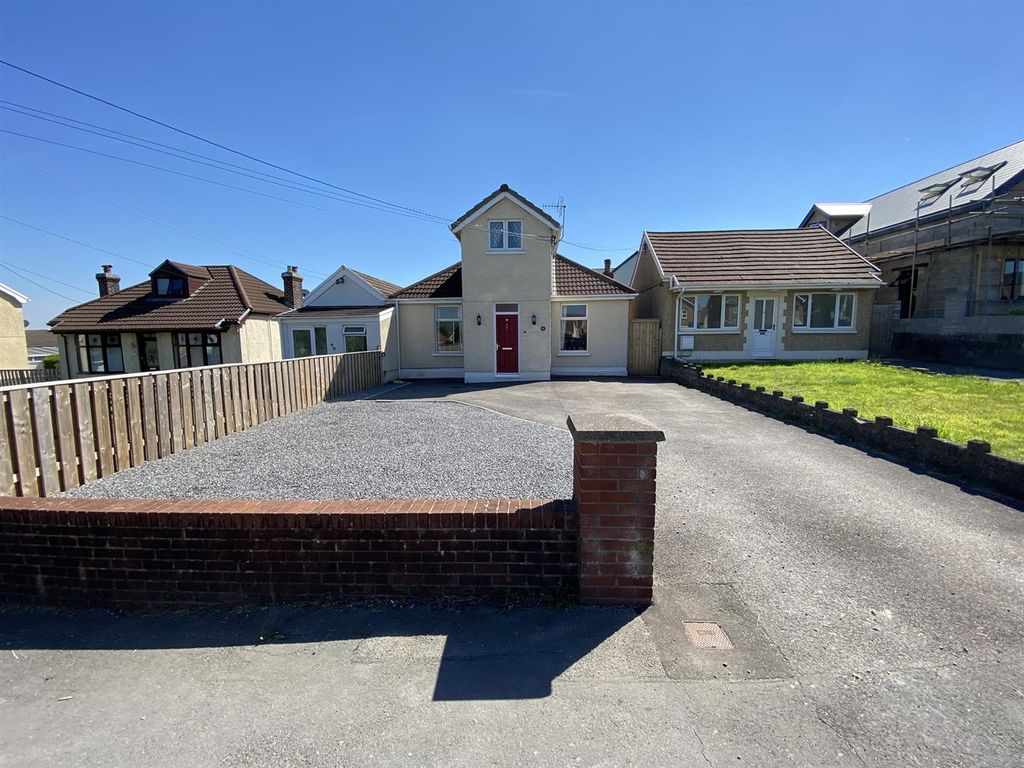 4 bed semidetached house for sale in Penllwyngwyn Road, Bryn, Llanelli