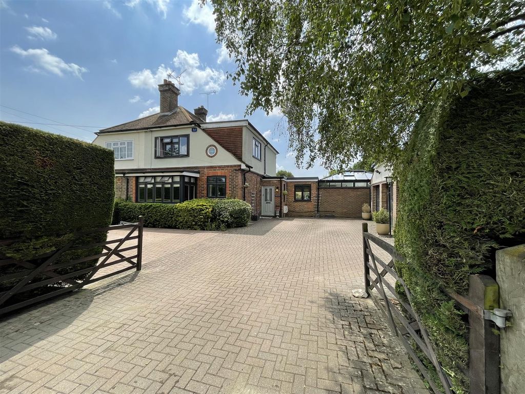 3 bed semidetached house for sale in Marden Road, Staplehurst