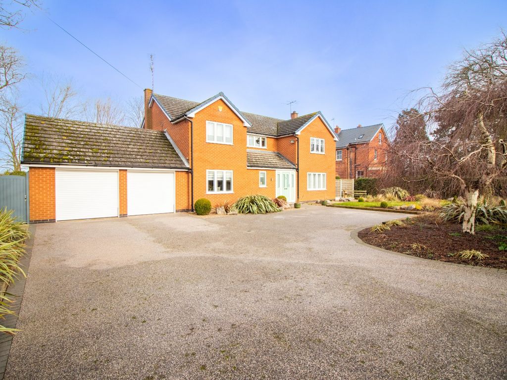 4 bed detached house for sale in Gonalston Lane, Hoveringham