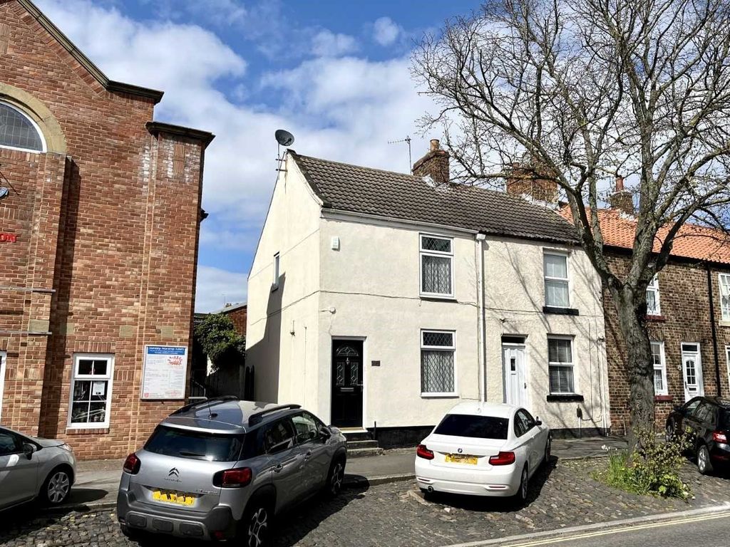 2 bed end terrace house to rent in Westgate, Guisborough, North
