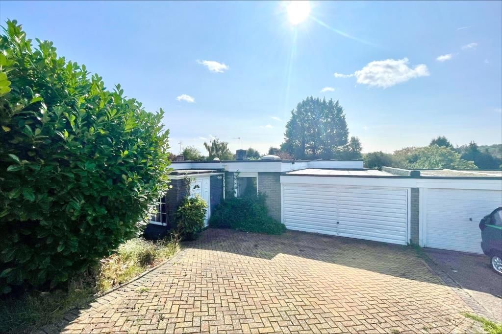 5 bed detached bungalow for sale in High Buckinghamshire HP13