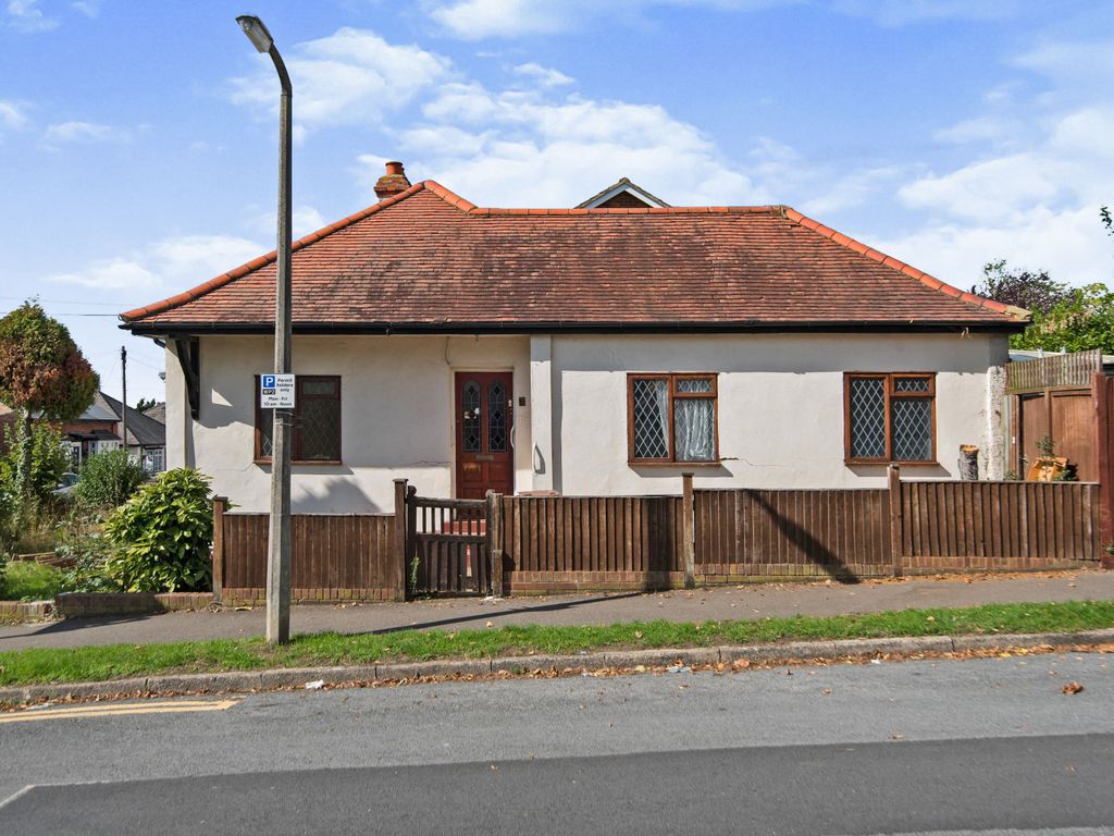 2 bed bungalow for sale in Balmoral Road, Worcester Park KT4 Zoopla