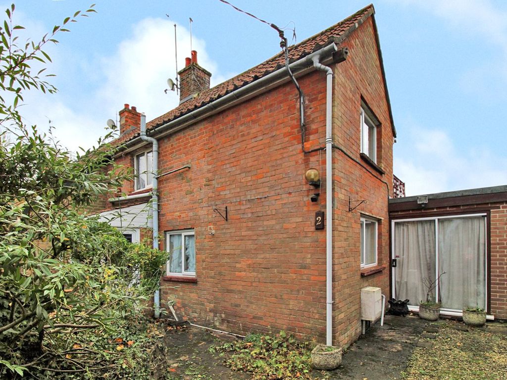 3 bed end terrace house for sale in High Street, Chiseldon, Swindon